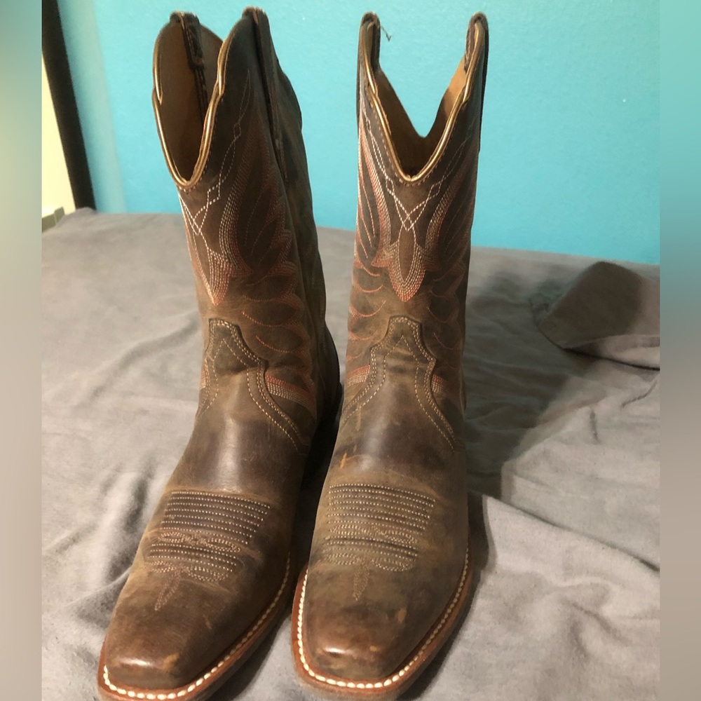 Slightly worn Ariat boots